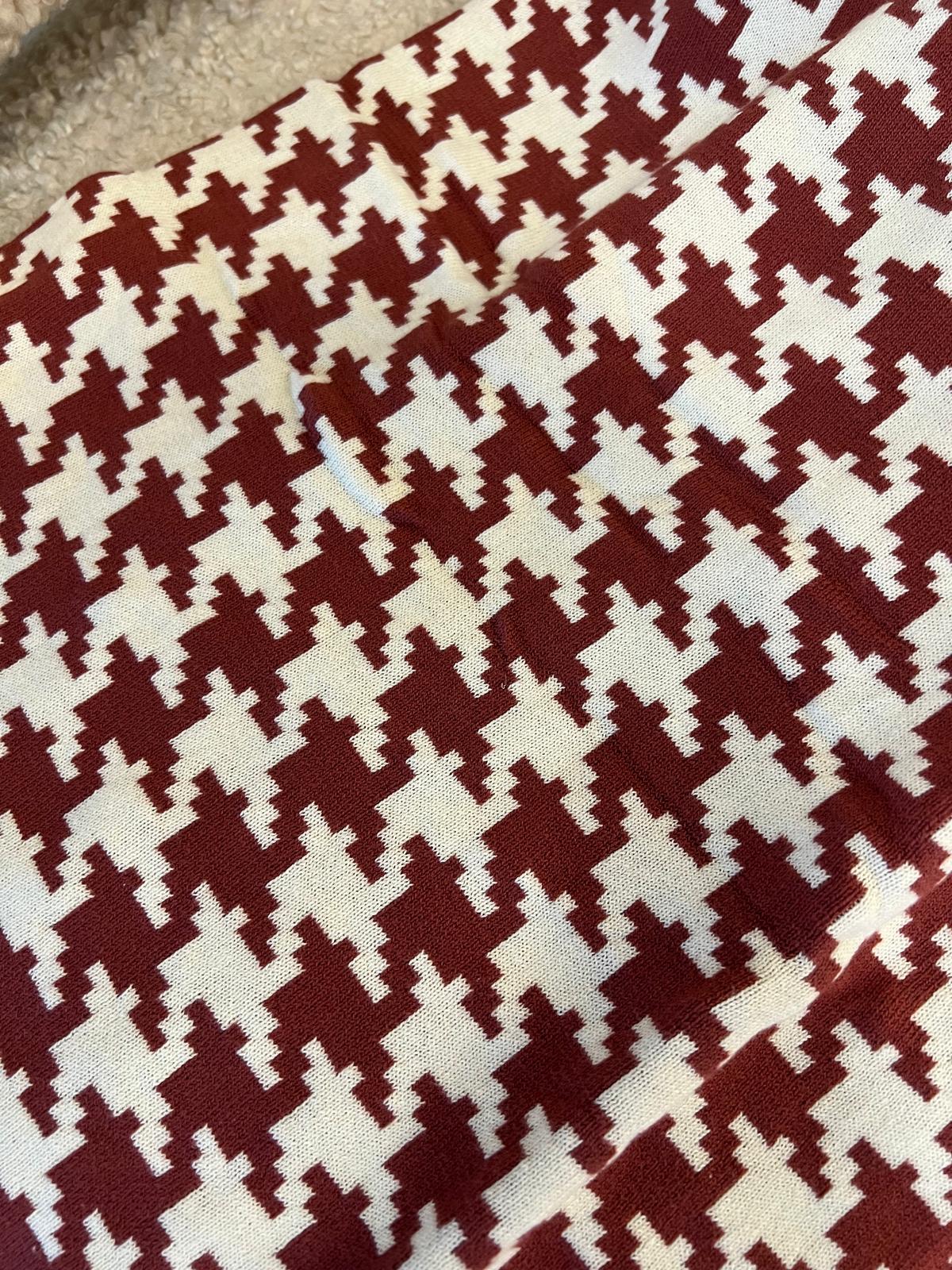 Houndstooth Knitted Blanket Throw, Burgundy