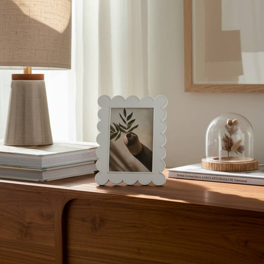 Resin Scalloped Edge Decorative Photo Frame