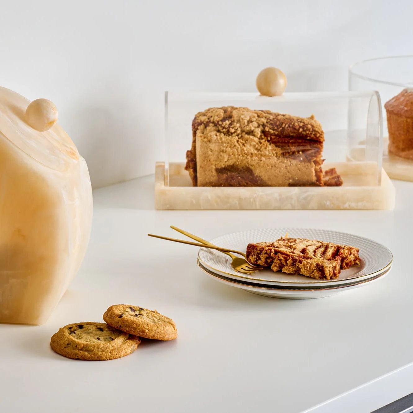 Small Rectangular Resin Cake Dome